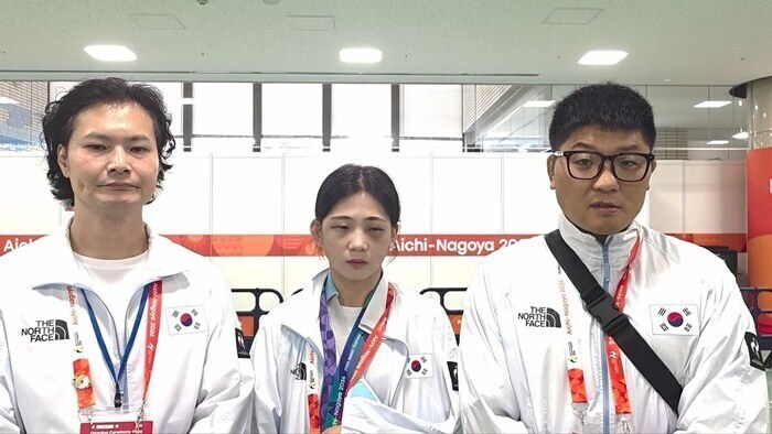 ▲ 나고야 아시안게임 MMA 대표팀 김금천 감독, 이보미 선수, 권아솔 수석코치(왼쪽부터). ⓒ 대한MMA총협회