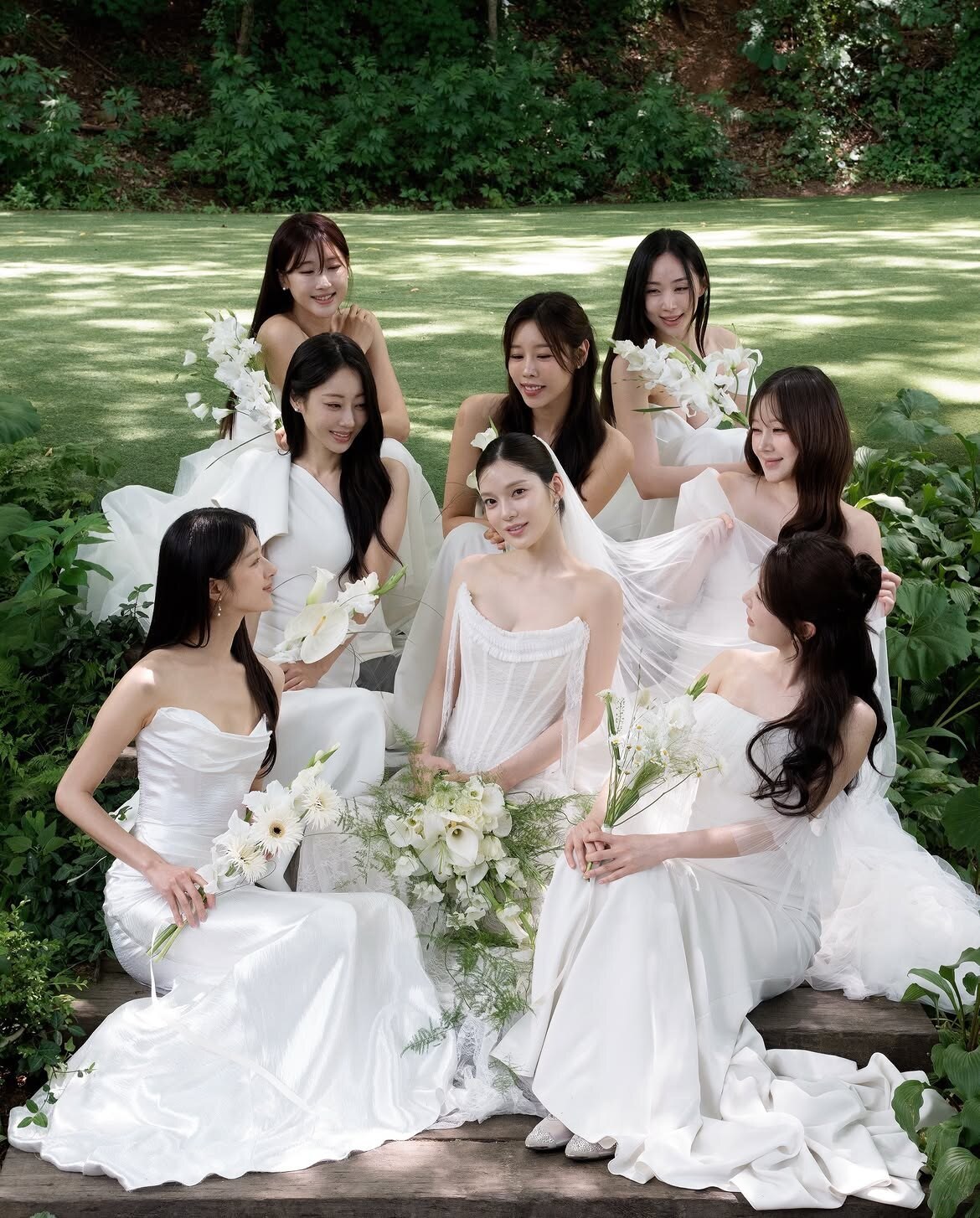 나인뮤지스 8인 완전체, 가빈 웨딩화보에 총출동…의리도 여신급