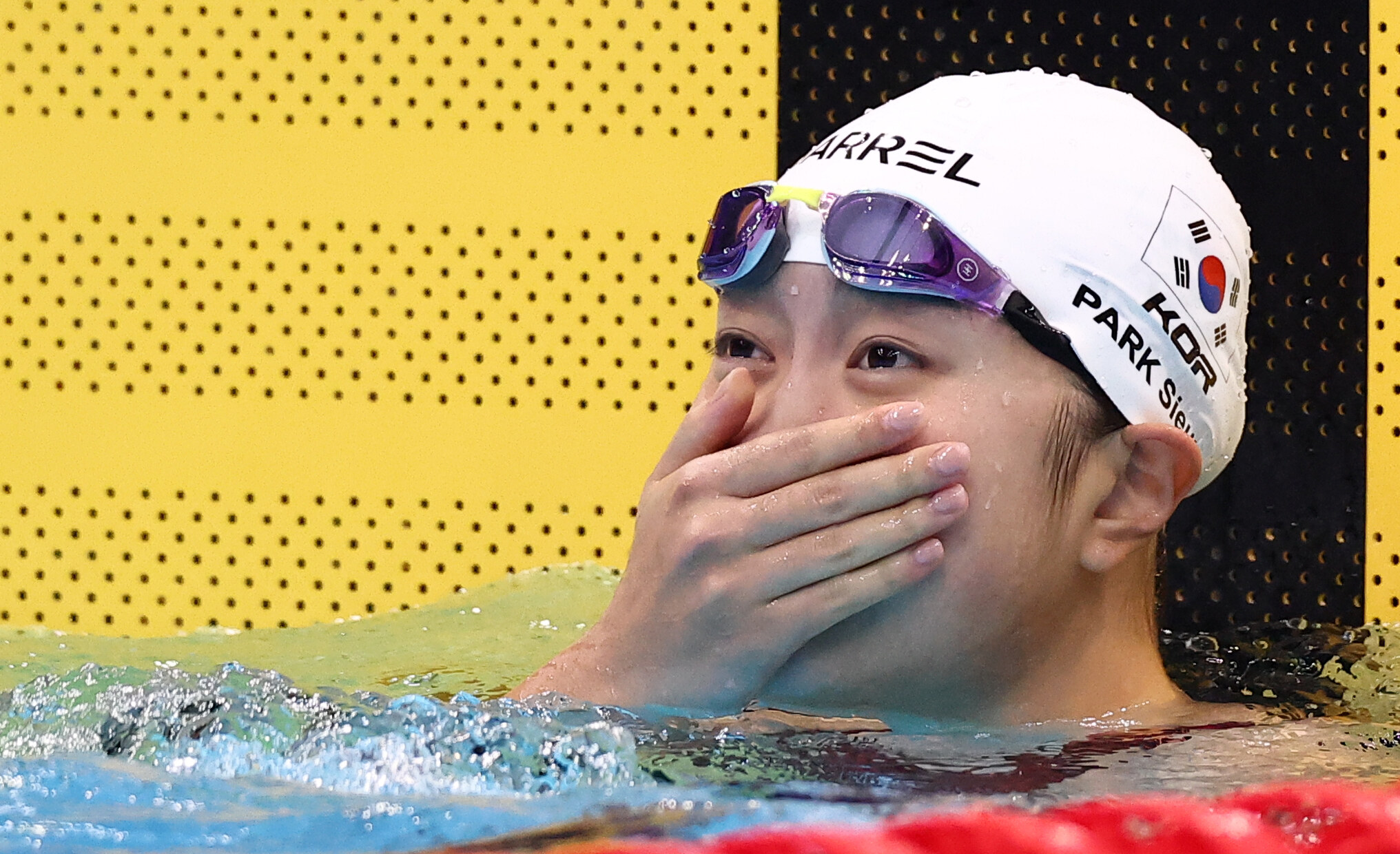 ▲ 24일 도쿄 아쿠아틱스 센터에서 열린 2026 아이치·나고야 아시안게임 수영 여자 200m 평영 결승. 한국 박시은이 2분22초69의 기록으로 은메달을 획득한 뒤 기록을 확인하고 있다. ⓒ연합뉴스