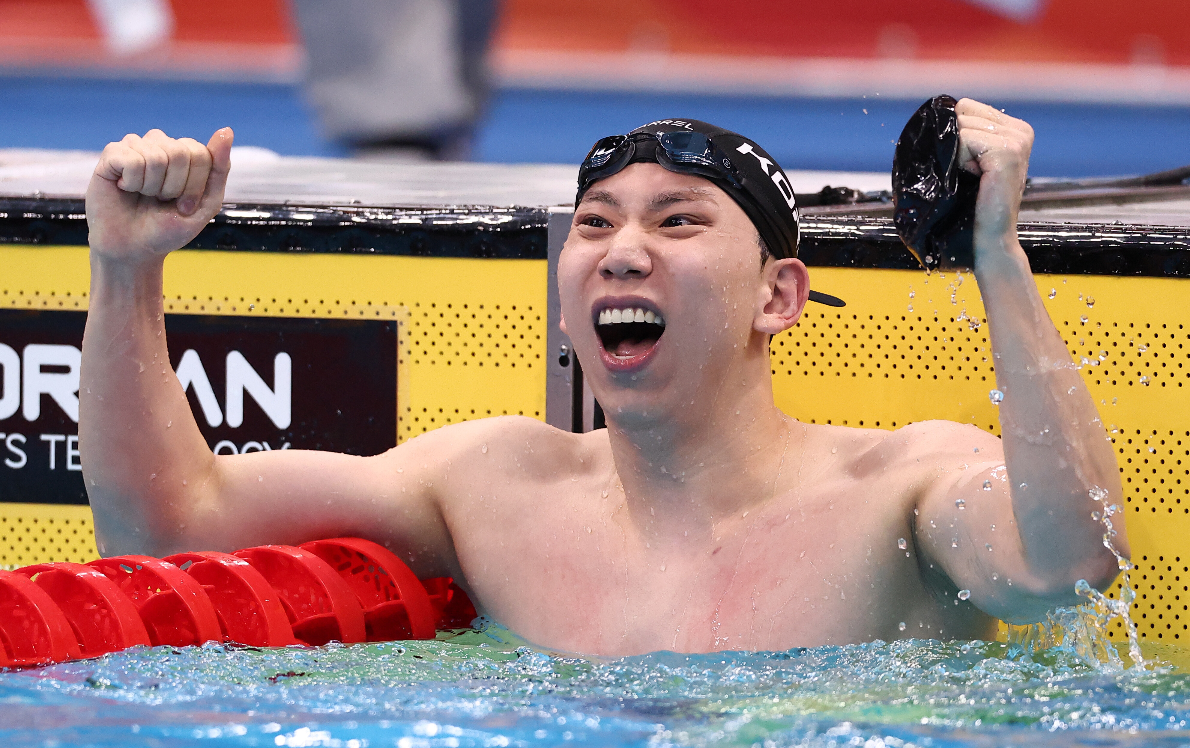 [속보] '6위→5위→4위→3위' 조성재 일병, 미친 뒷심 스퍼트…男 평영 200m '동메달' 역전 드라마 썼다