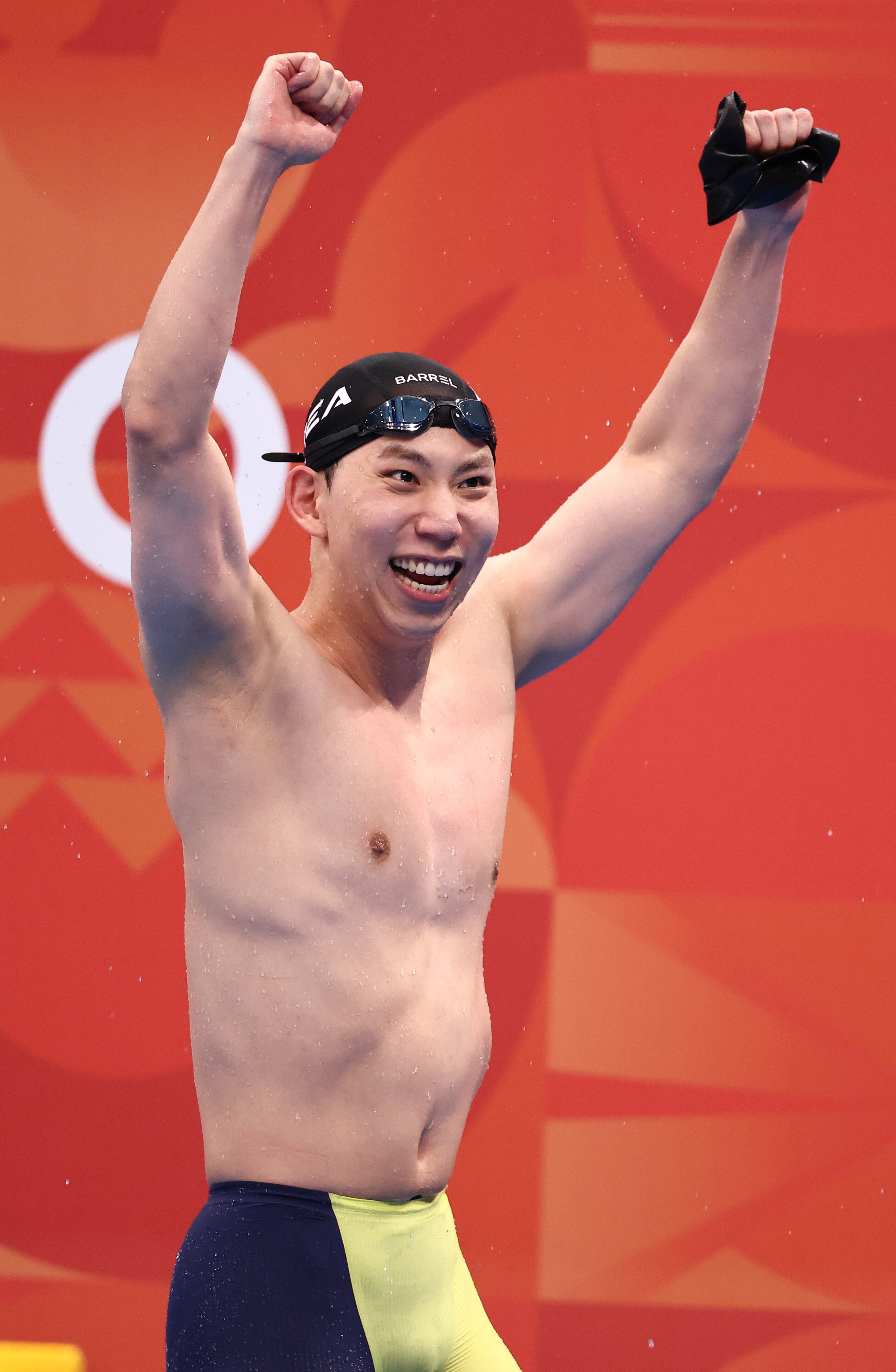 ▲ 24일 도쿄 아쿠아틱스 센터에서 열린 2026 아이치·나고야 아시안게임 수영 남자 200m 평영 결승. 한국 조성재가 동메달을 획득한 뒤 기록을 확인하며 환호하고 있다.