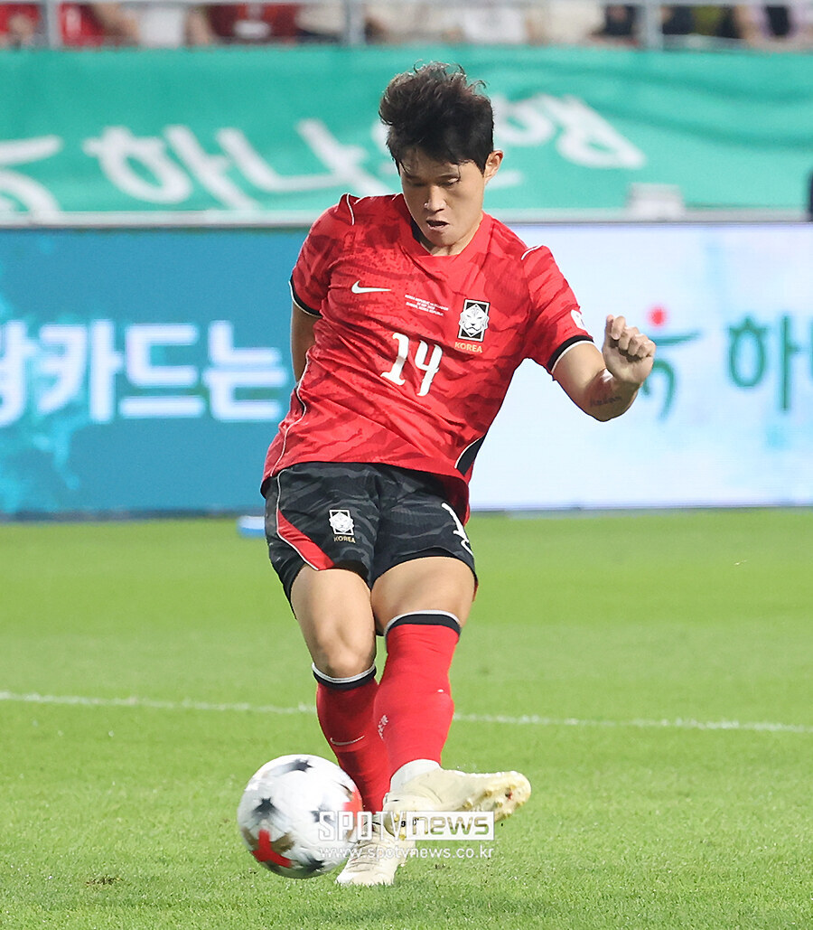 [포토S] 세 번째 골 넣는 이동경