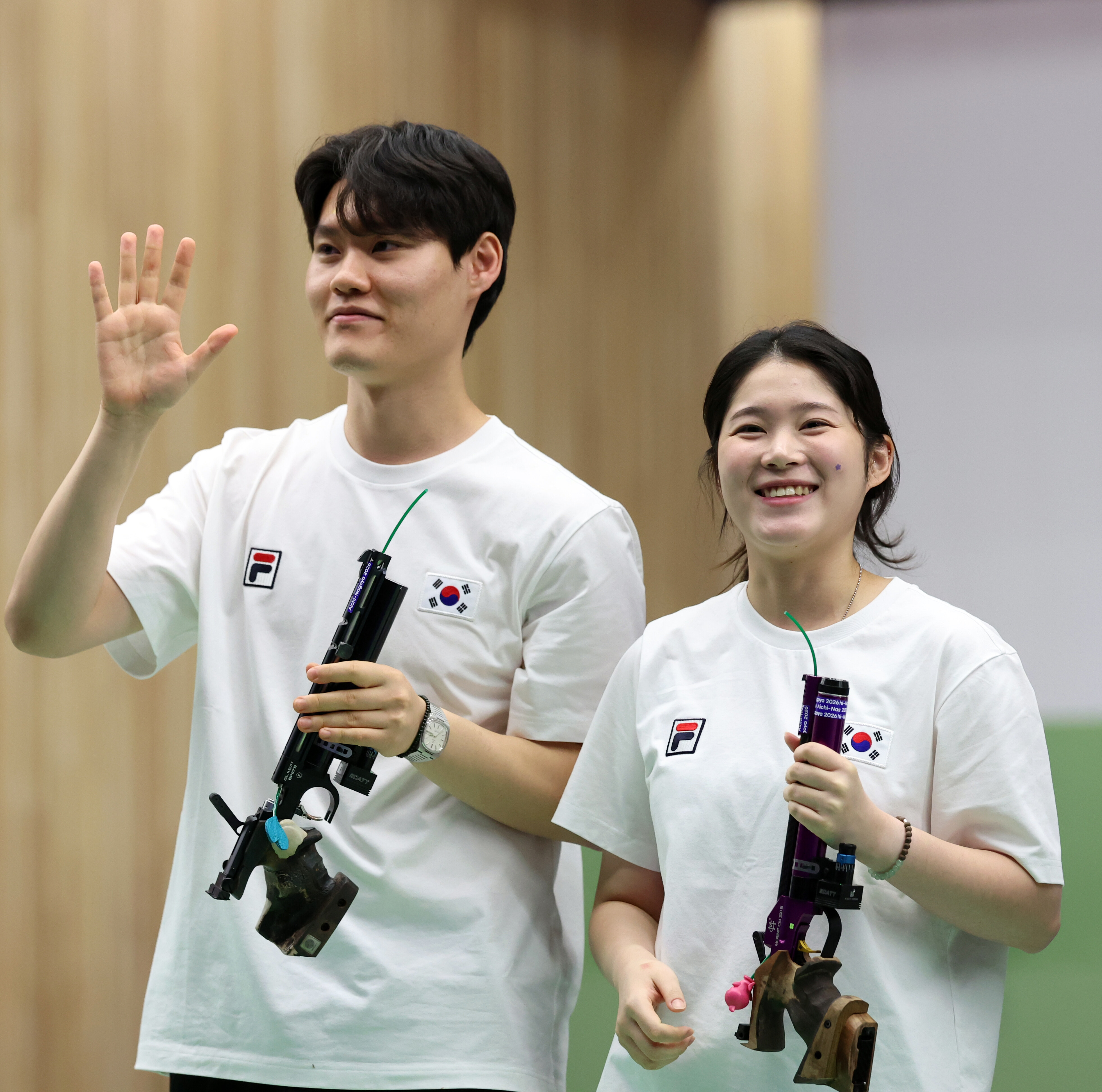 '또 메달 쐈다!' 韓 사격 새로운 '효자 종목' 탄생, 16년 만의 金 쏜 추가은, 또 메달 명중!...홍수현과 10m 공기권총 혼성 銀
