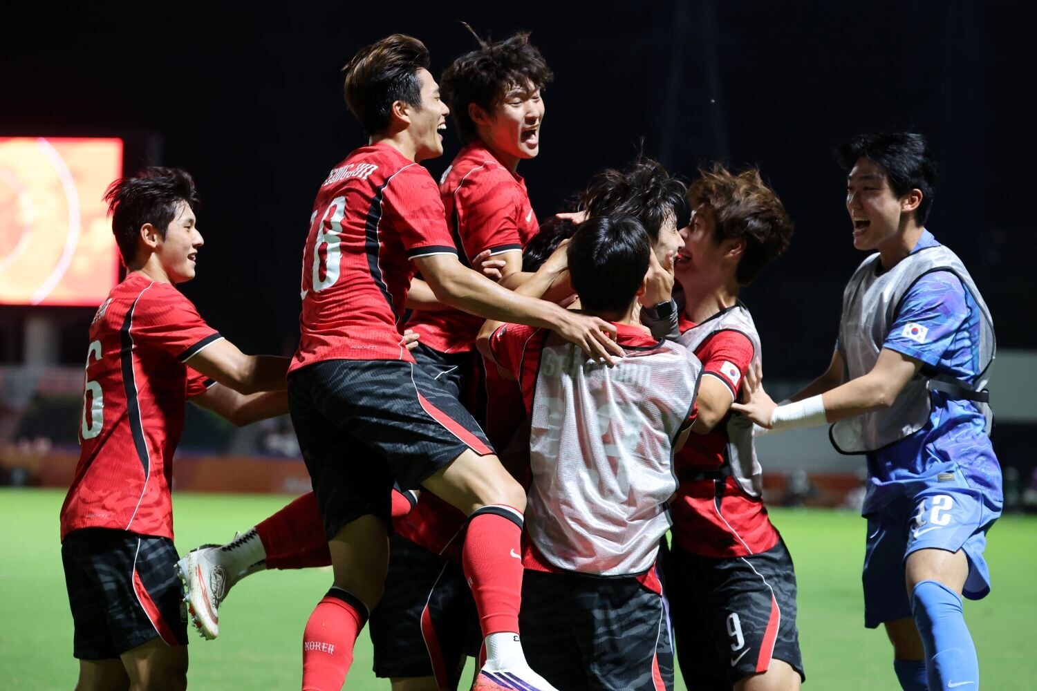 中 “한국은 군 복무를 극도로 꺼리는 집단” 비하… 흥분한 중국 축구, 한국에 설욕 벼른다
