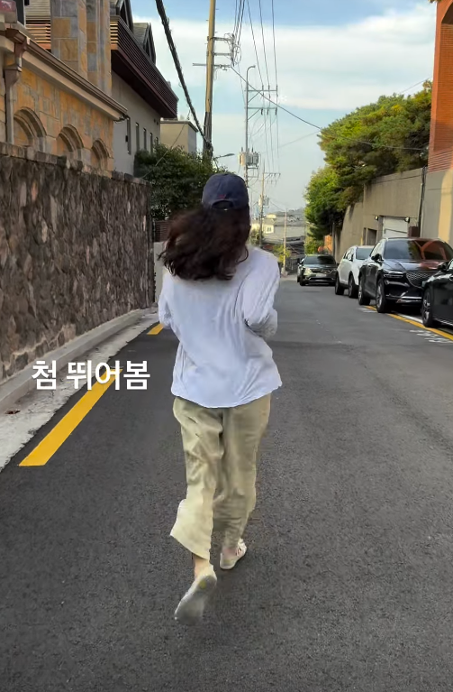 "첨 뛰어봄" 이효리, 21년 만에 핑클 컴백 앞두고 골목길 달렸다
