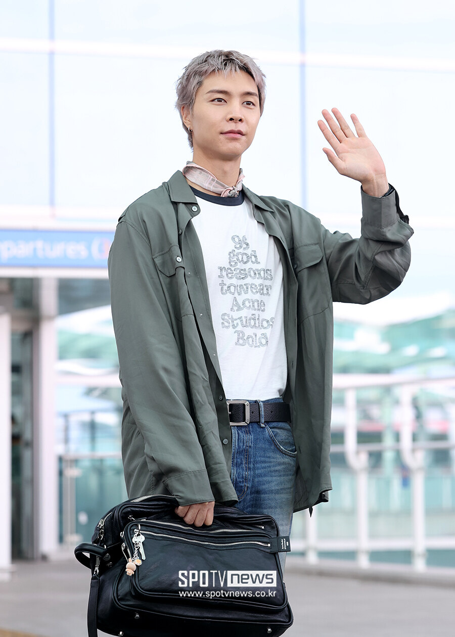[포토S] NCT 쟈니, '젠틀한 손인사'