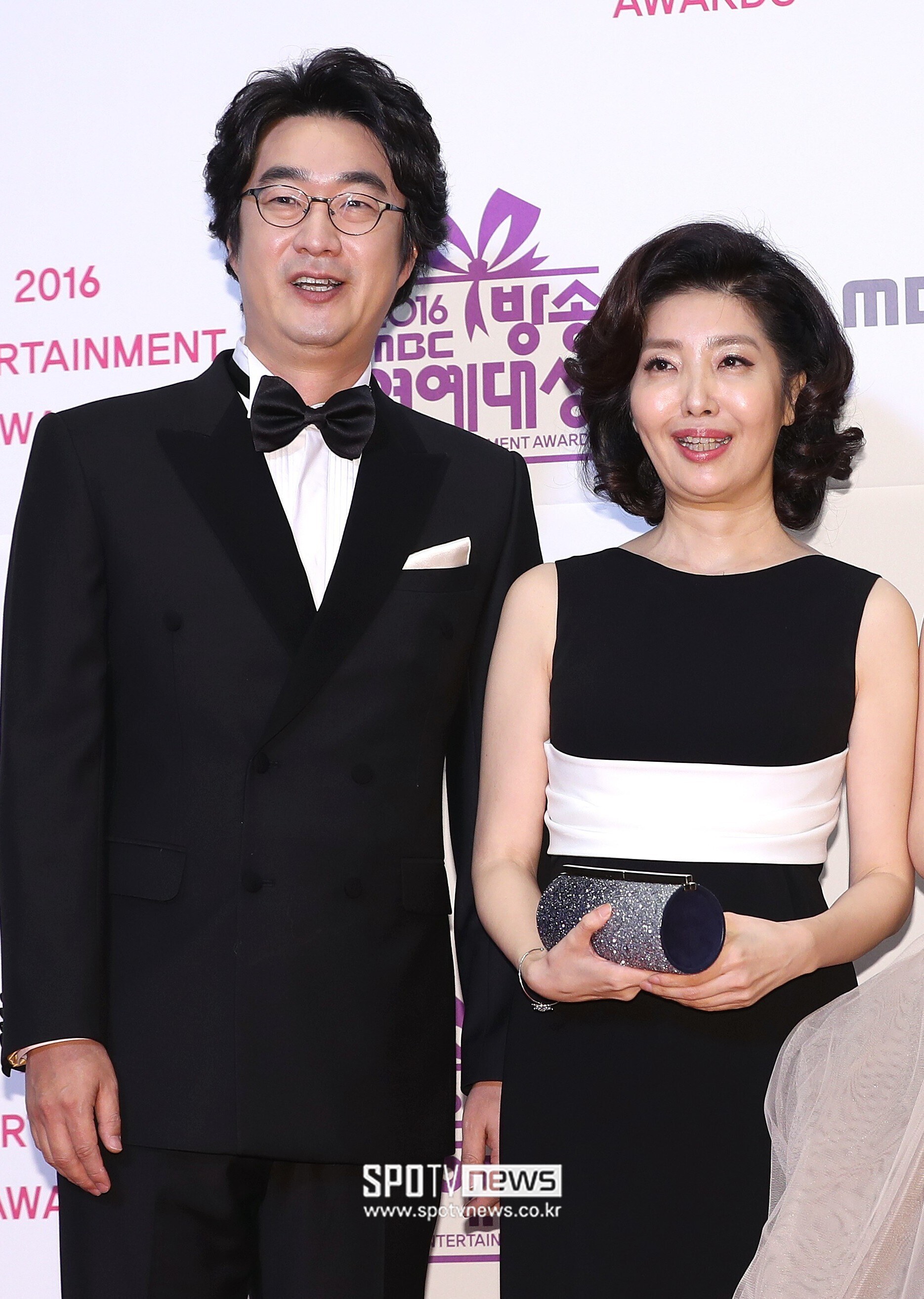 '암살자(들)' 5일 연속 1위인데…'여에스더♥' 홍혜걸 "고인 모독 옳은가"[이슈S]