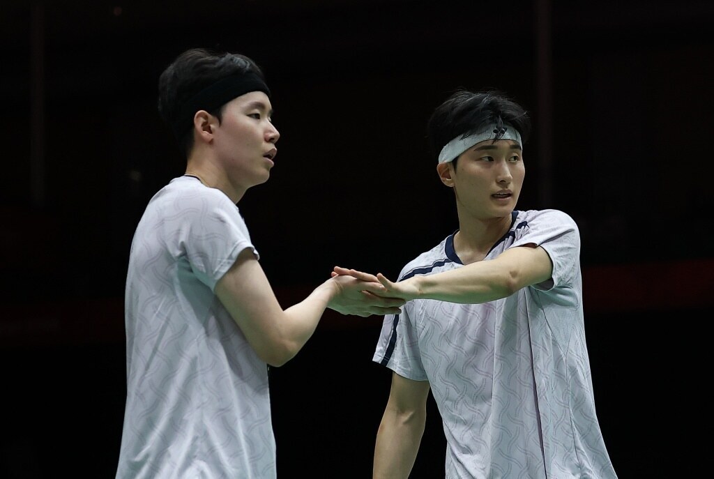 [속보] '세계 랭킹 1위' 韓 배드민턴 최강 듀오 박살→46위한테 또 졌다...11-21, 14-21 완패→동메달 마무리