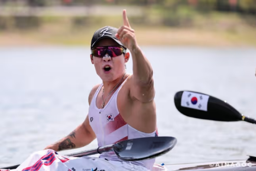 '36년 만의 金+한국 첫 2관왕' 왜 시상대서 울컥했나…"열악한 환경에서도 성과, 여러 감정 뒤섞였다"→韓 카누 기적 쓴 김효빈 "이제 목표는 LA 올림픽"