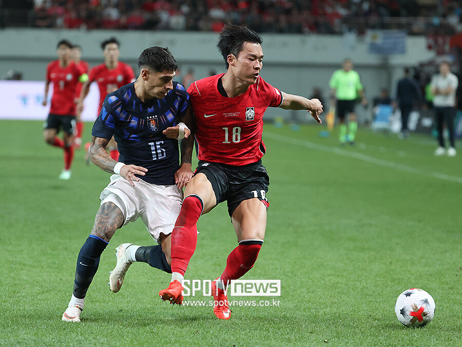[포토S] 오현규, '치열한 볼다툼'