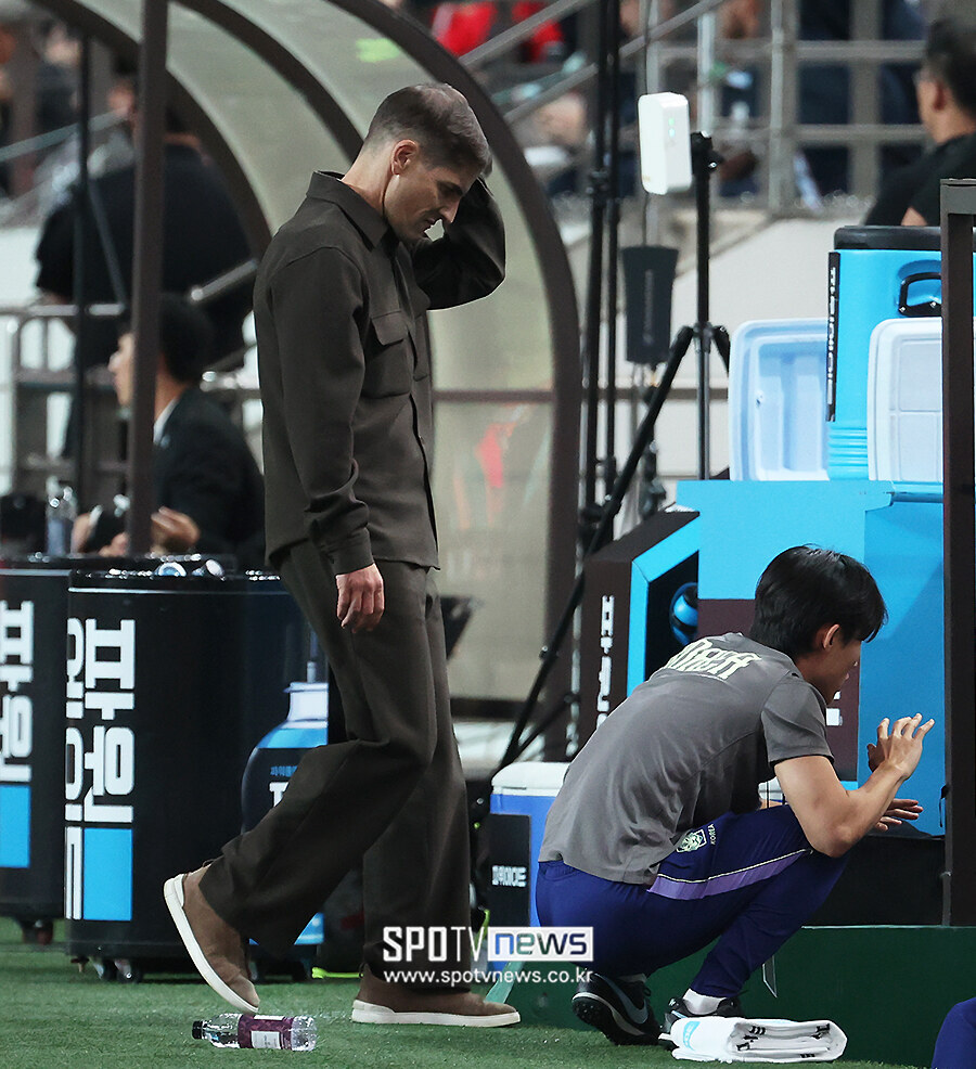 [포토S] 1-4 충격패에 머리 싸맨 모레노 감독