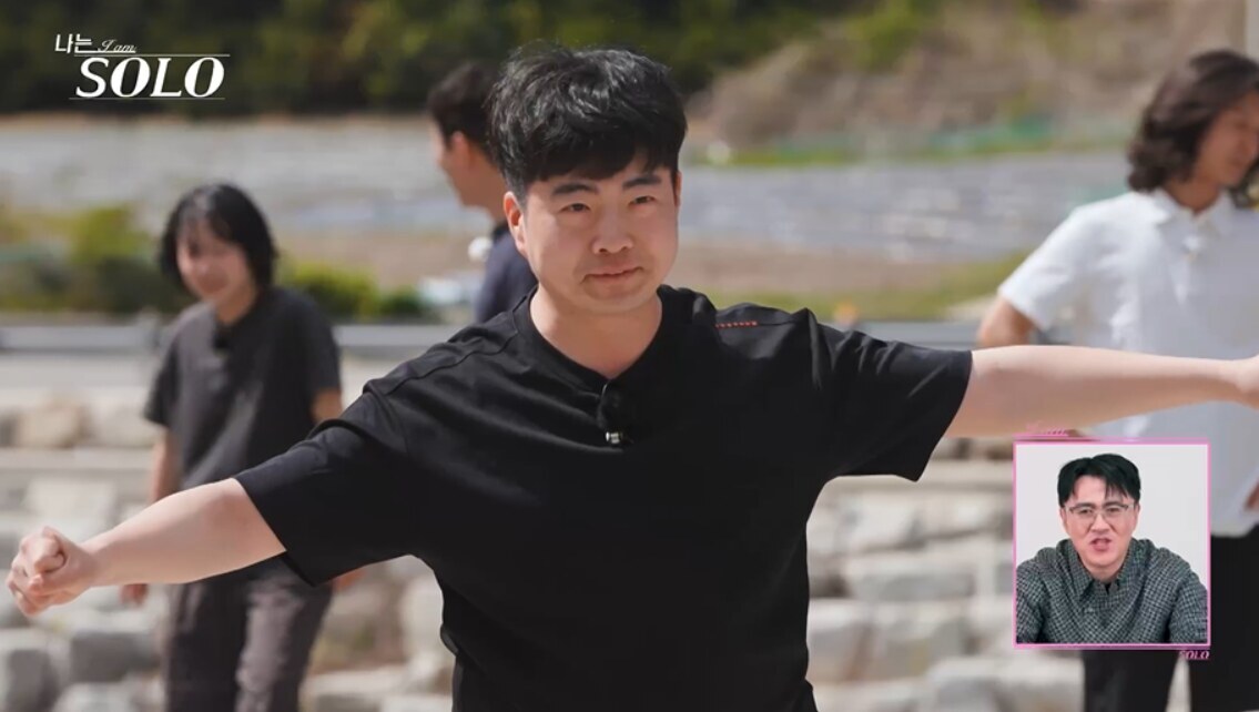'모솔' 33기 광수, 여자 셋 끌어안더니 술까지 제안…'테토남' 반전 매력('나는솔로')