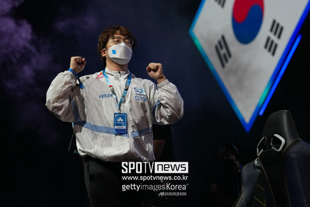 [나고야 NOW 리마인드⑦] "40대도 가능합니다" 41살에 아시아 정상 오른 '철권 전설'…브라이언 퓨리와 마침내 AG 金 서사 완성→"중학생 때 만난 인생의 동반자"
