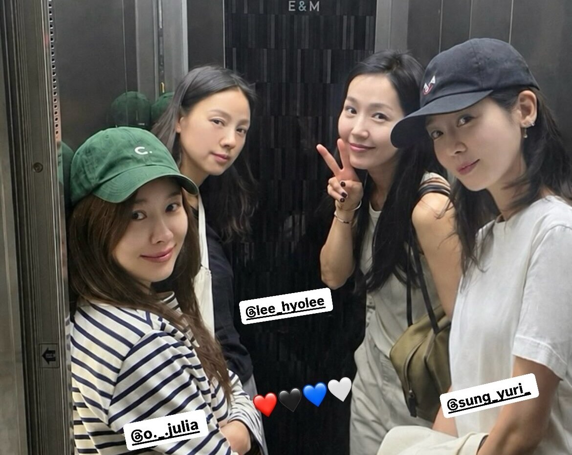 핑클 완전체, 엘리베이터 '포착'…2년 남은 데뷔 30주년 '여전한 미모'