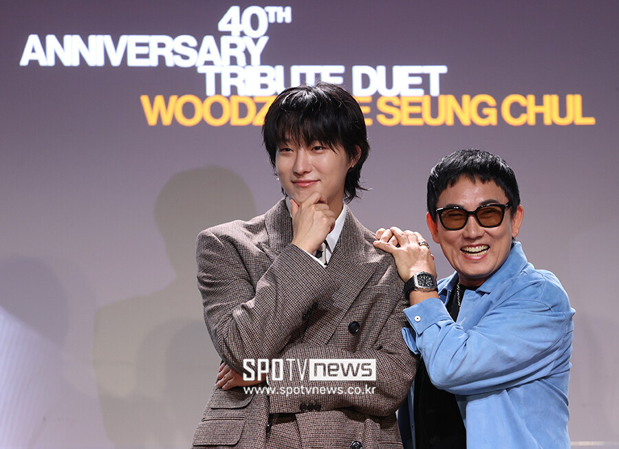 [포토S] 이승철, '우즈와 함께 다정하게'