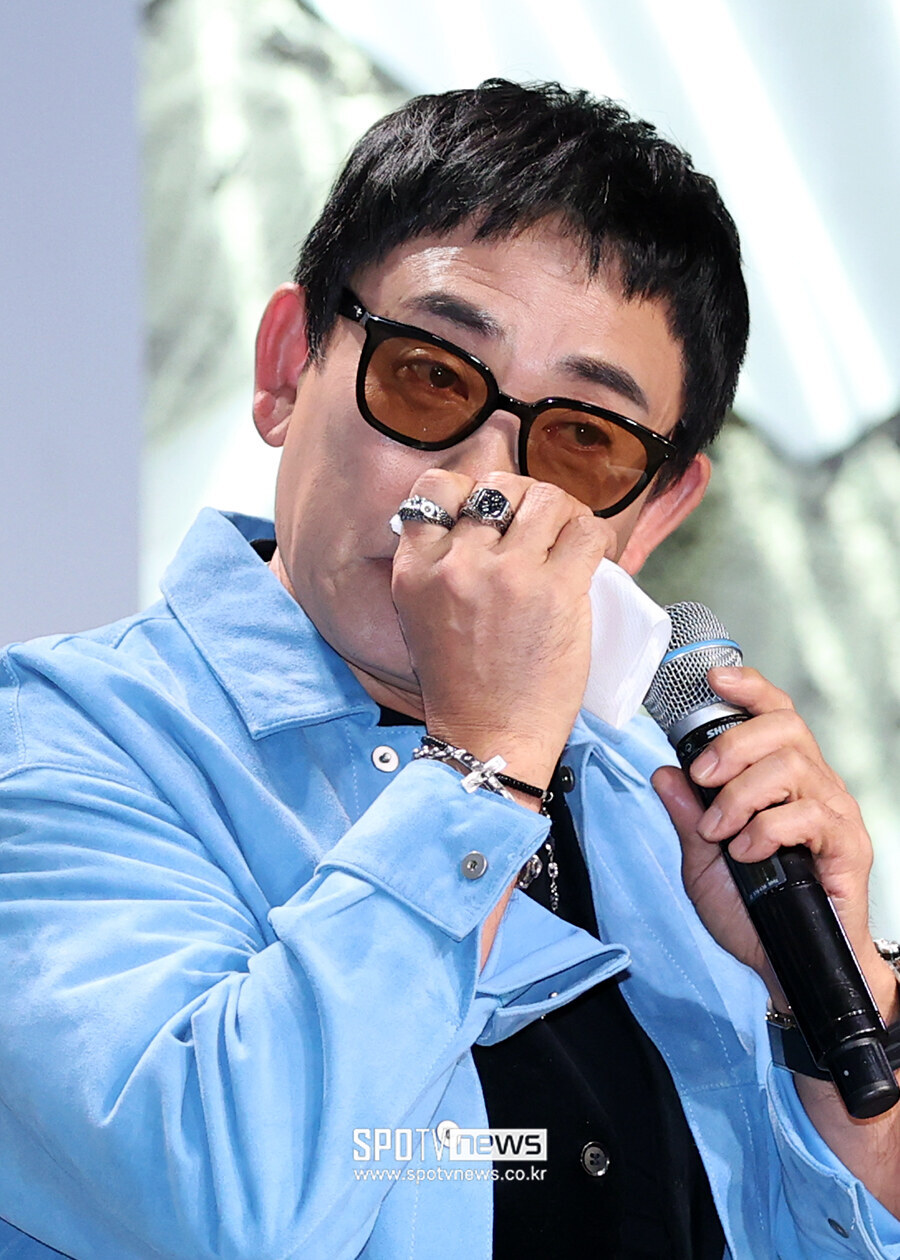 [포토S] 눈물 닦는 이승철