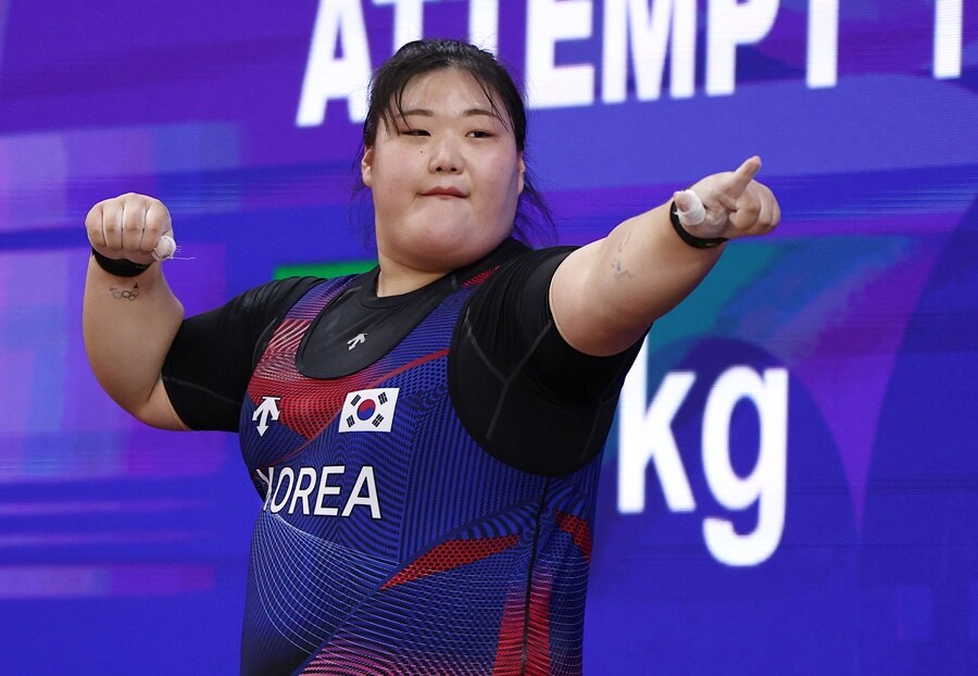 [나고야 NOW] 꿈의 300kg 들었다…'역도 요정' 박혜정, 한국新 은메달