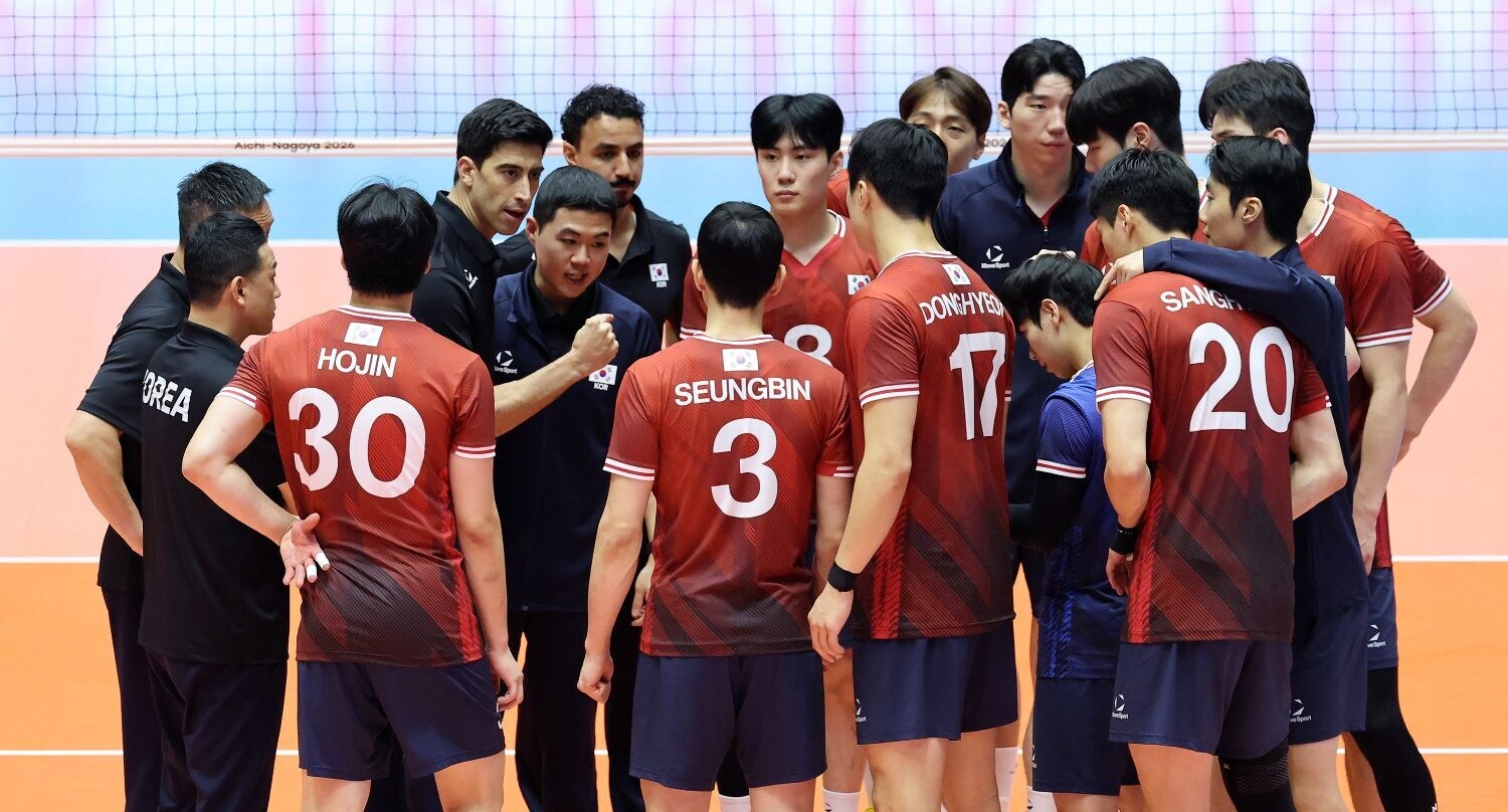 [속보] ‘임성진 휠체어타고 퇴장’ 한국 남자배구, 중국에 무너졌다… 조2위 8강 진출, 메달 전망 험난