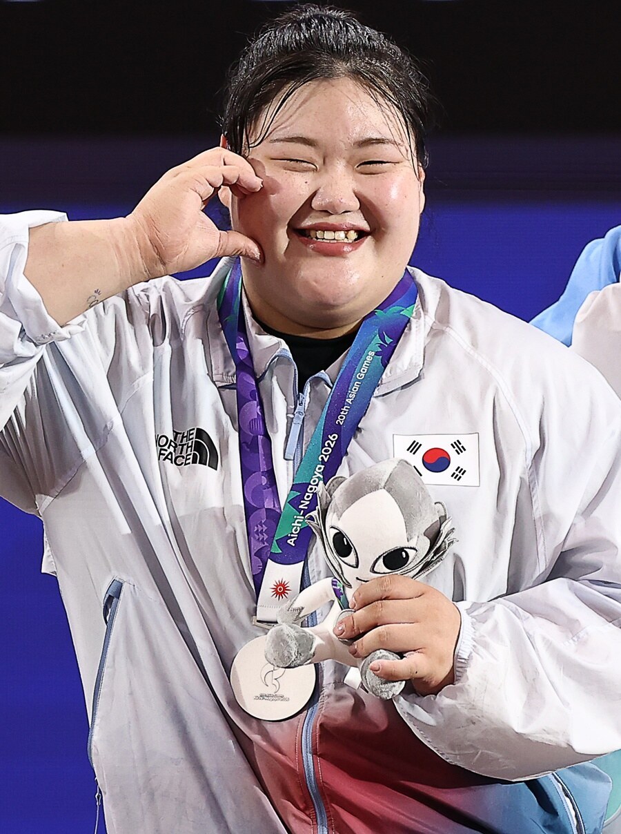 [나고야 NOW] 한국新 300kg 들어 올린 박혜정…“中 리원원과 라이벌 의식 갖고 훈련”