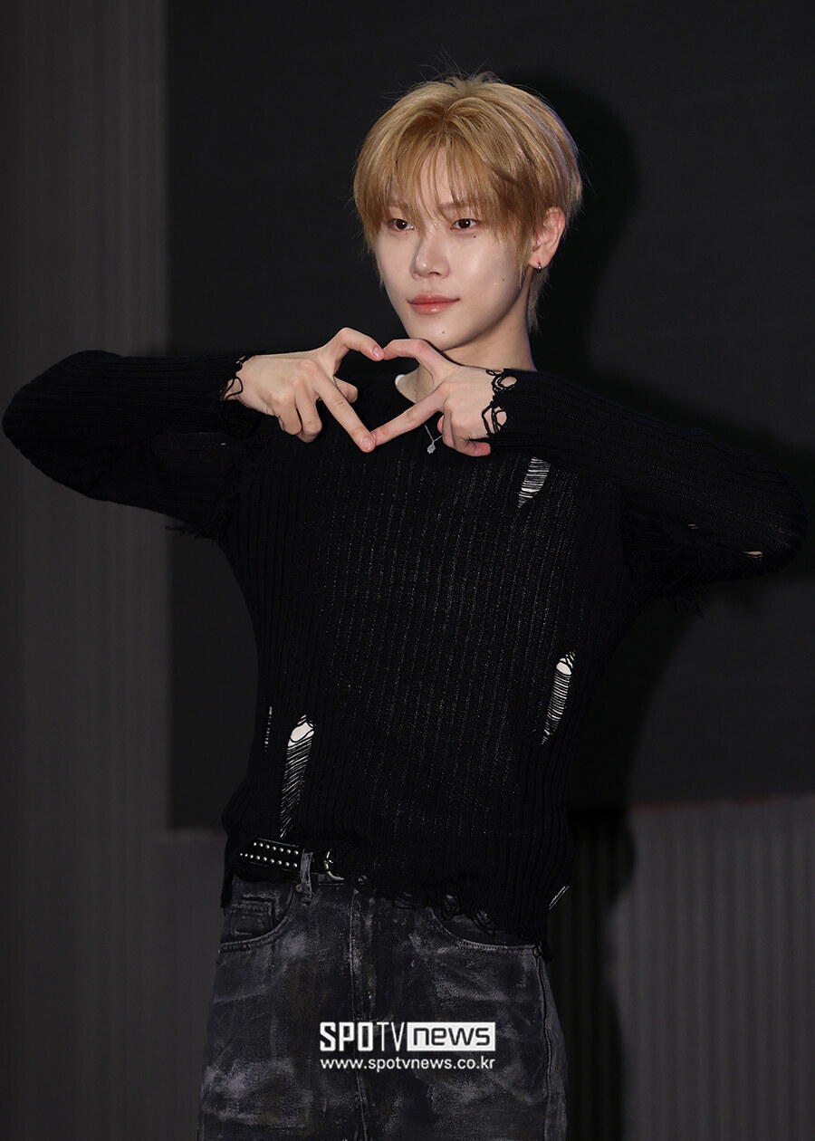 [포토S] 클로즈 유어 아이즈 장여준, '하트 받으세요'