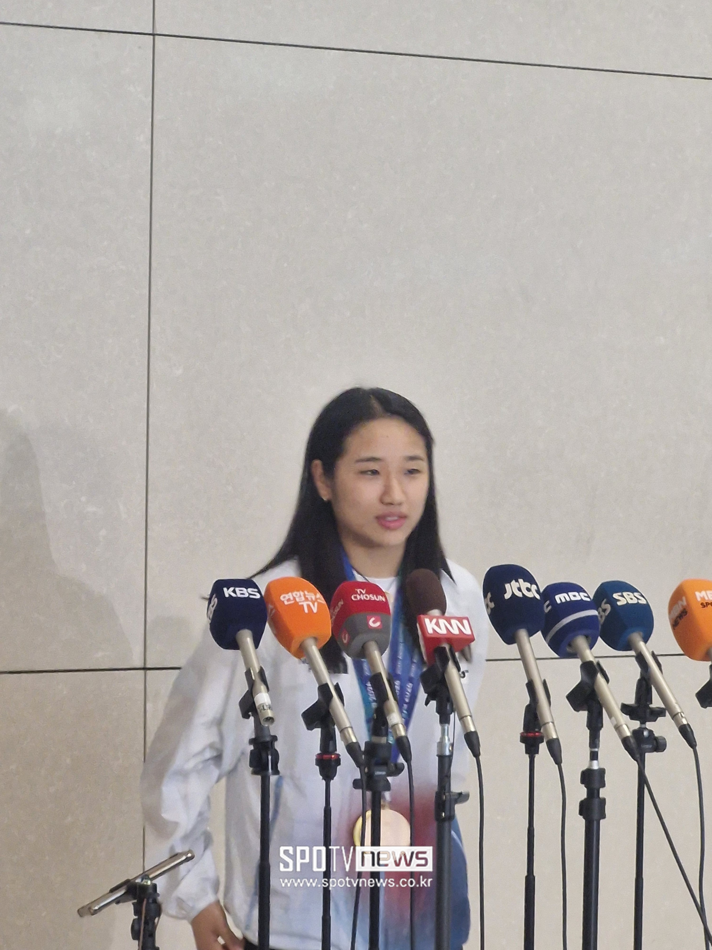 "저는 아직 많이 부족합니다" 안세영, 아시안게임 금메달에도 '세계 최강' 겸손함 드러냈다..."그저 최선을 다할 뿐" [SPO 현장]
