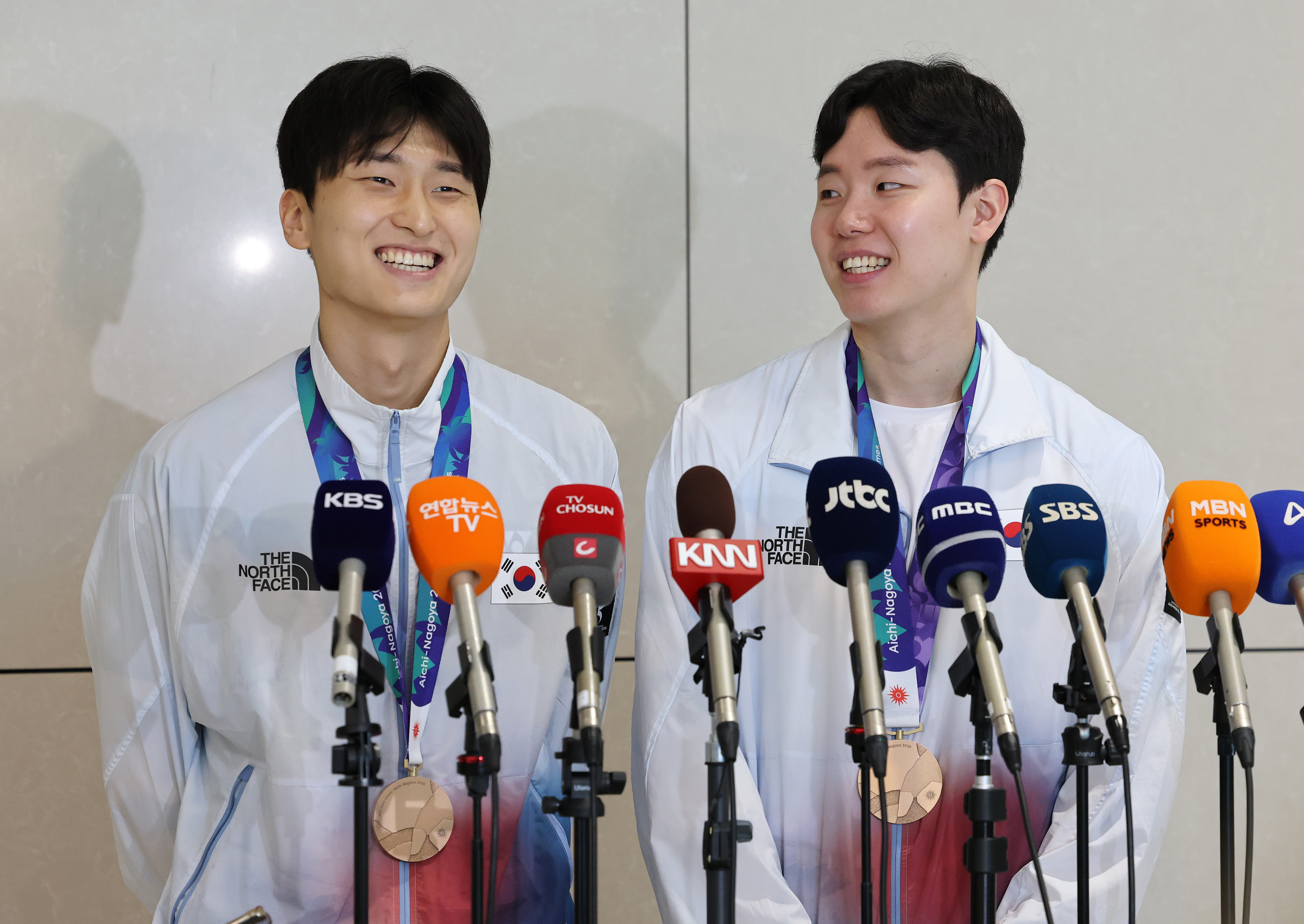 '랭킹 43위에 충격패' 고개 숙인 서승재-김원호 "기대했던 좋은 결과 만들지 못해 아쉬워" [SPO 현장]