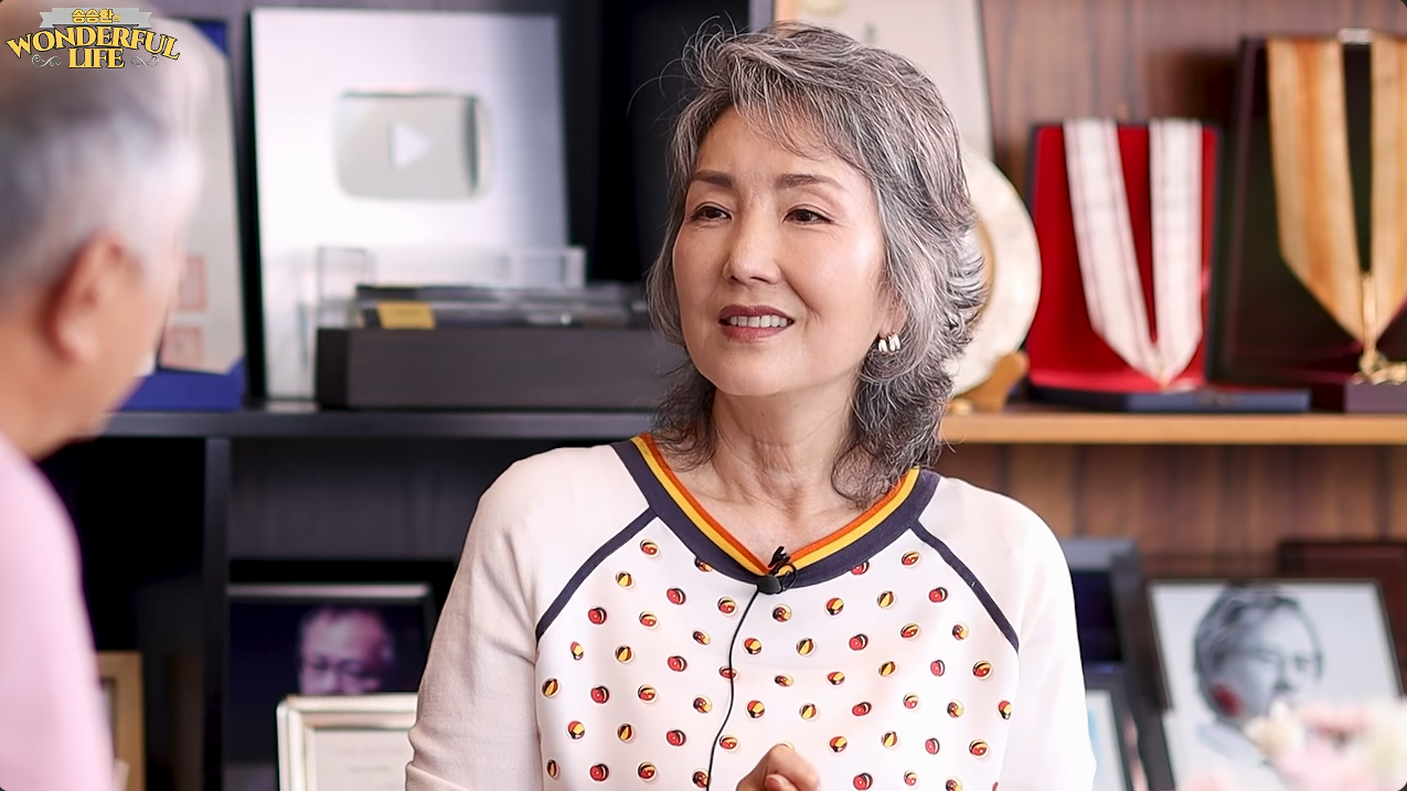 '66세' 이휘향, '조폭 출신' 남편에게 담배 배우다 쓰러져…"척 하면 욕먹는다고"