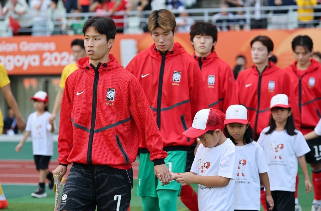 ▲ 이민성 감독이 이끄는 대한민국 U-23 대표팀은 30일 오후 3시 일본 오사카 나가이 스타디움에서 열린 2026 아이치·나고야 아시안게임 남자축구 준결승에서 중국을 2-1로 격파했다. 이로써 한국은 아시안게임 4연패까지 단 한 경기만을 남겨두게 됐다. 대망의 결승에서는 일본-우즈베키스탄전 승자와 금메달을 놓고 격돌한다. ⓒ연합뉴스