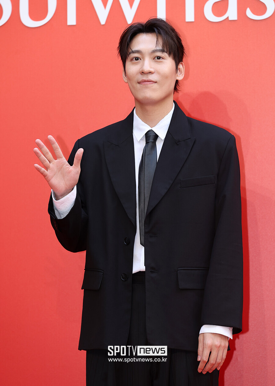 [포토S] 존박, '젠틀한 손인사'