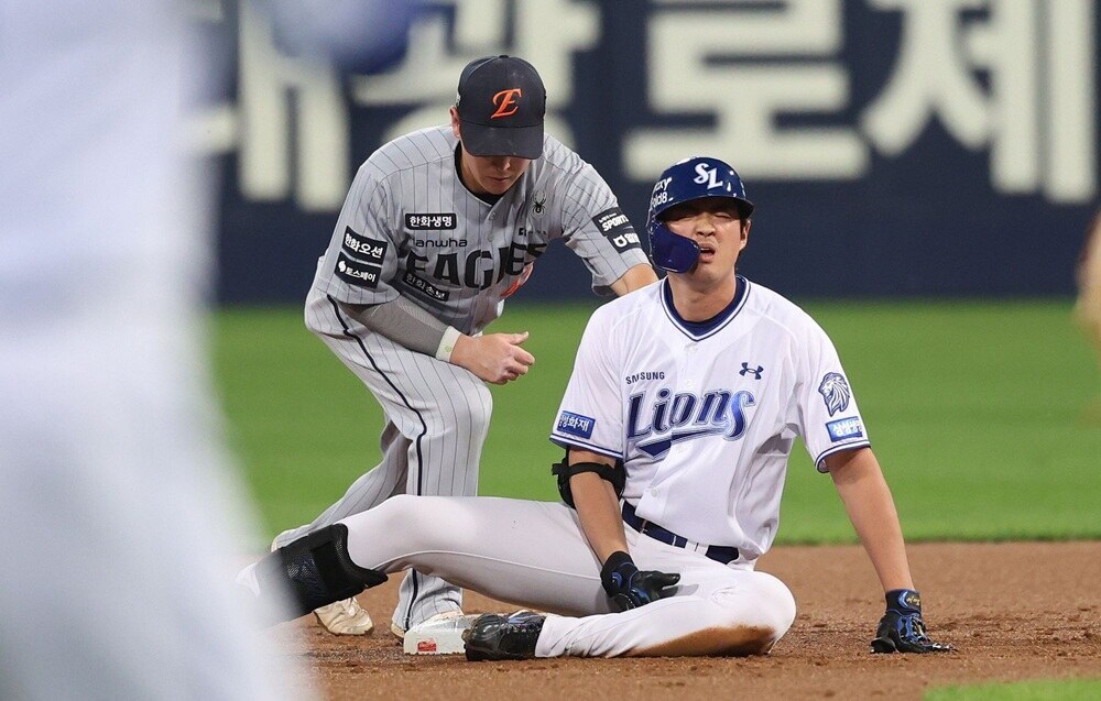 삼성 초대형 악재! 구자욱 또 다리 잡고 쓰러졌다!…1회부터 교체→"병원 검진 예정"