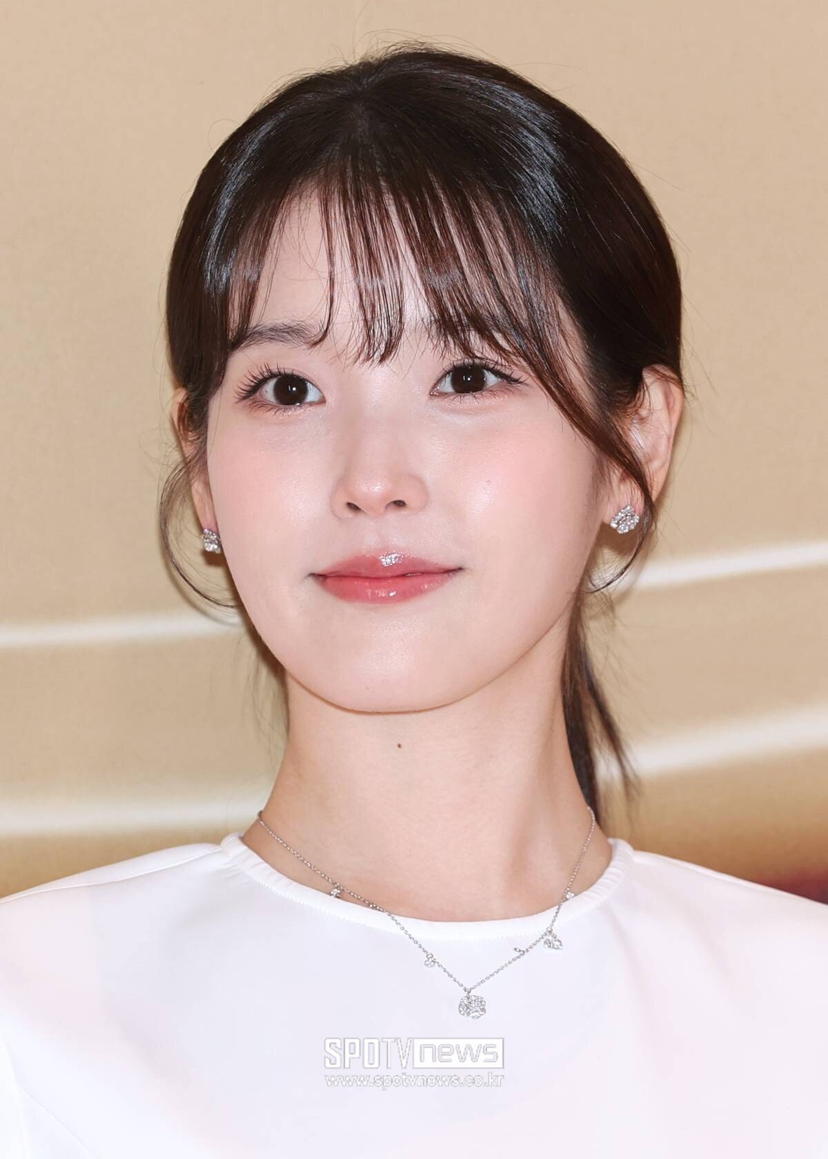 아이유, 소속사 향한 불만에 결국 입 열었다 "부족했다면 내 책임…더 깊이 생각하겠다"
