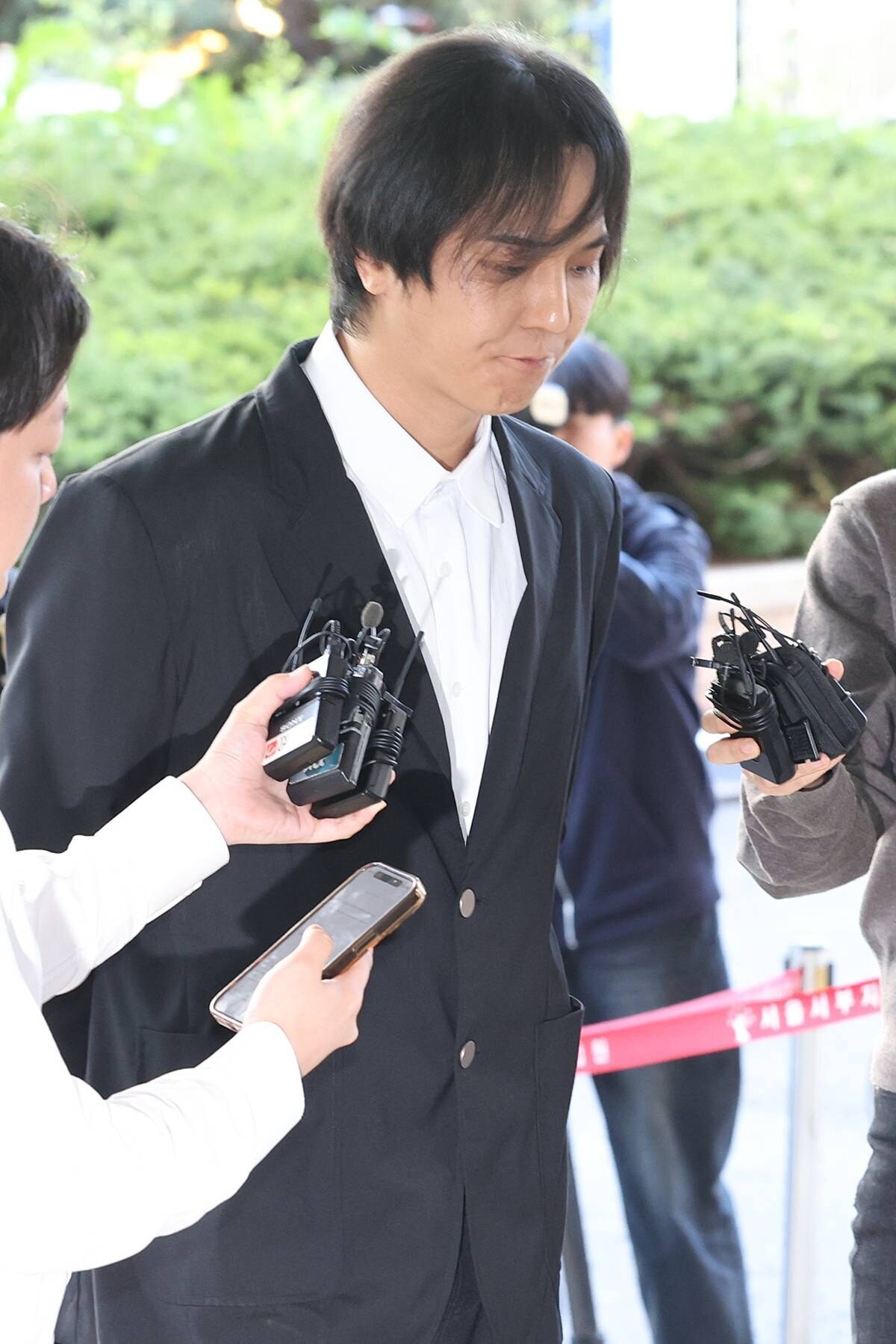[속보] '부실복무' 송민호, 1심서 징역 1년에 집행유예 2년