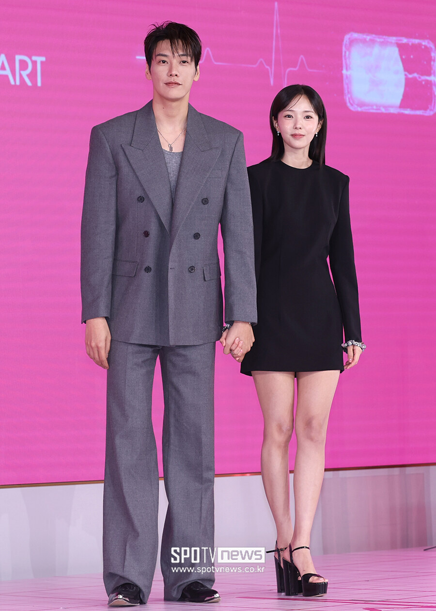 [포토S] 김영광-채수빈, '손 꼭 잡고'