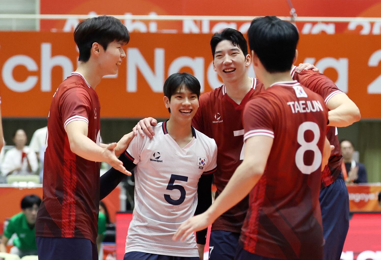 ▲ 한국 남자배구 대표팀은 1일 이란과 아이치-나고야 아시안게임 남자배구 8강전에서 풀세트 접전 끝에 패하며 항저우 대회에 이어 2회 대회 연속 노메달에 그쳤다. 아시안게임 금메달 3개를 기록한 한국 남자배구의 명성에도 금이 갔다 ⓒ연합뉴스