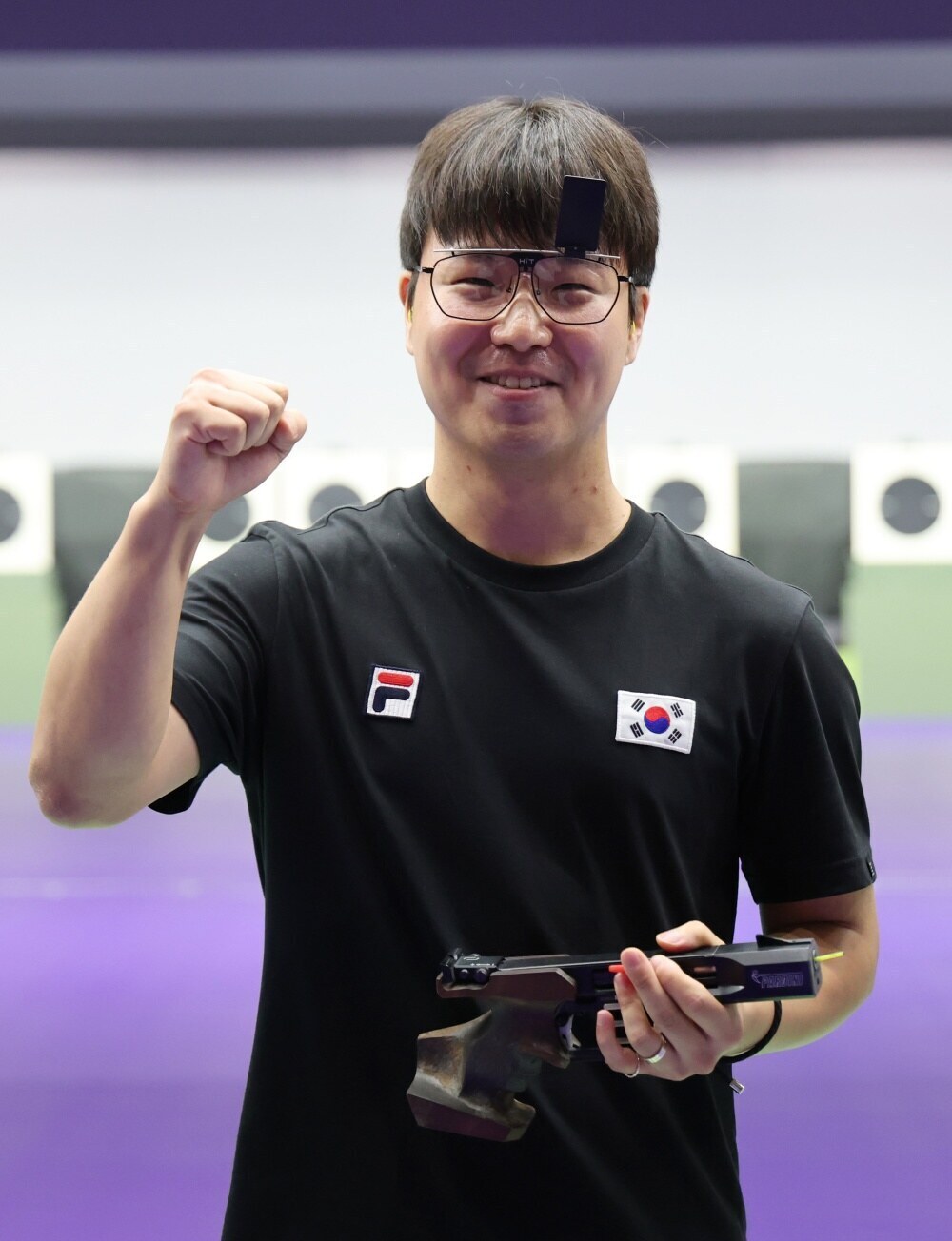 [속보] '금빛탄환' 쐈다! 이건혁, 무려 12년 만에 男 속사권총 단체전+개인전 金金 싹쓸이