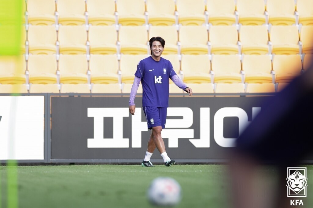 ▲ 국가대표 수비수 설영우가 우루과이전 부진 이후 악성 메시지를 받았다. 이를 공개하면서 설영우와 팬들의 SNS 논란은 월드컵 이후에도 반복되고 있다. 그러자 모레노 감독이 의견을 밝혔다. ⓒ대한축구협회