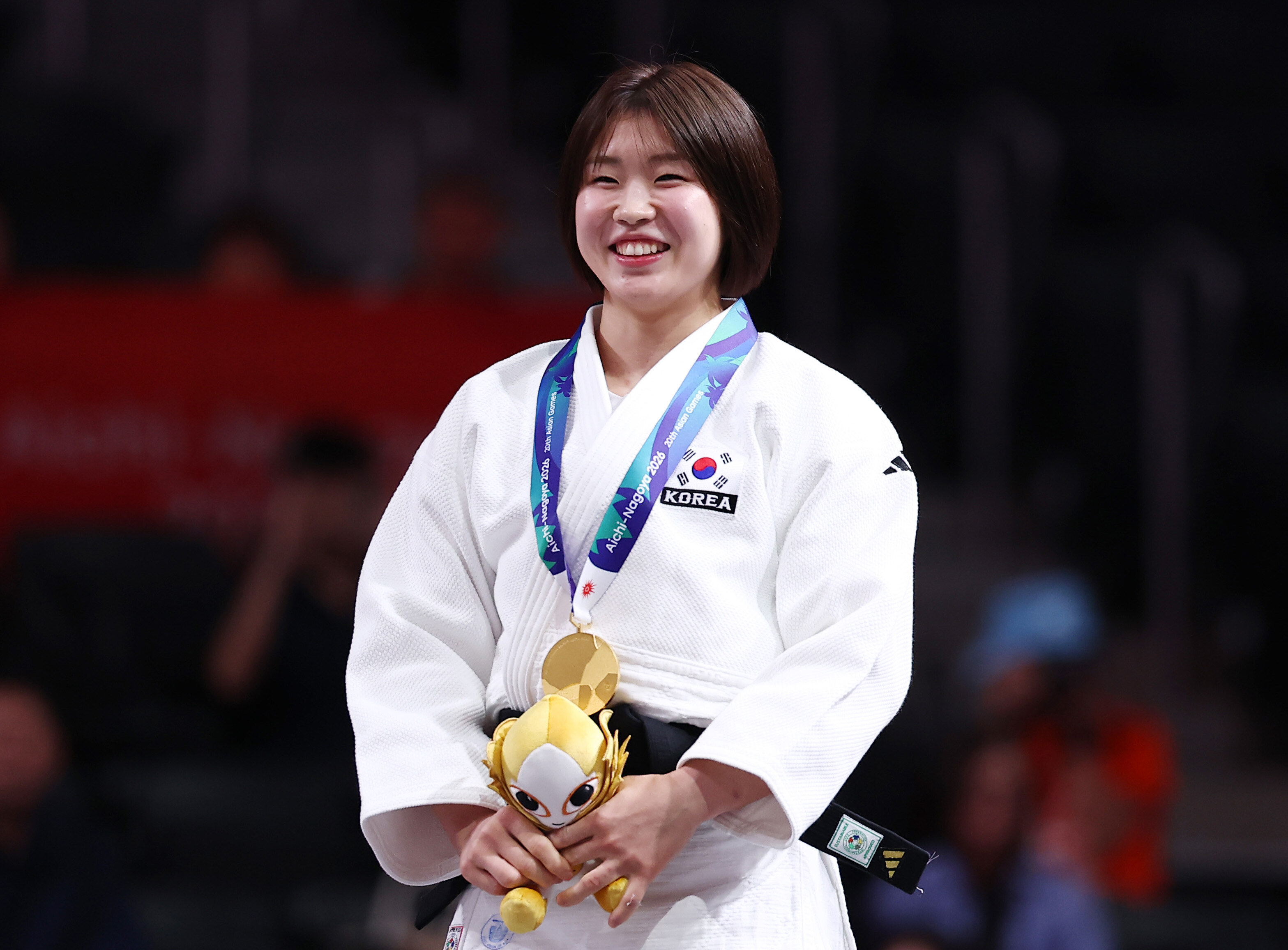 "금메달을 할머니 묘비에 가져가겠다" 일본 땅에서 애국가 울린 '독립운동가 후손' 허미미 "金 획득에 기뻐"