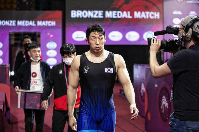 '항저우 결승 0명' 악몽 지울 수 있을까…韓 레슬링 김관욱, 자유형 125kg급 16강에서 쓴잔