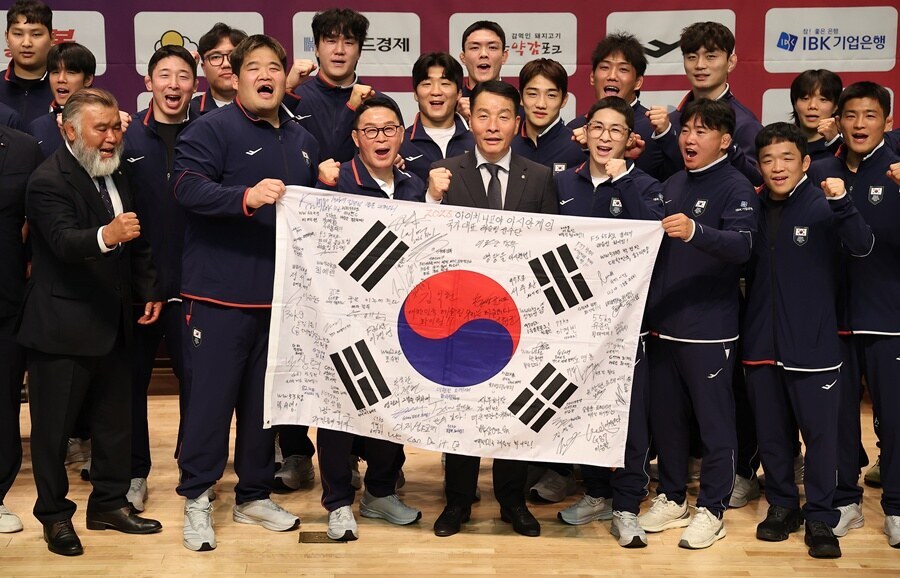 '57년 만의 대굴욕 또 반복할 순 없다' 韓 레슬링 이경연 11-0 완파…남자 자유형 86kg급 8강행→첫 관문 가볍게 넘었다