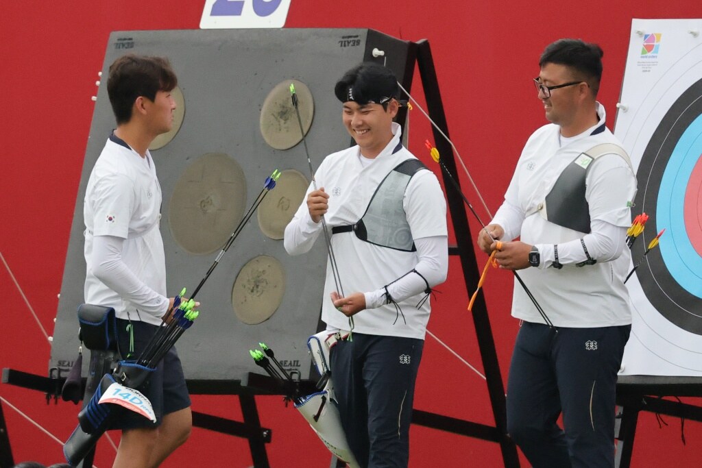 '파리 金 트리오' 압도적이었다…김우진-이우석-김제덕, 대만 6-0 완파→결승 진출, AG 2연패 도전