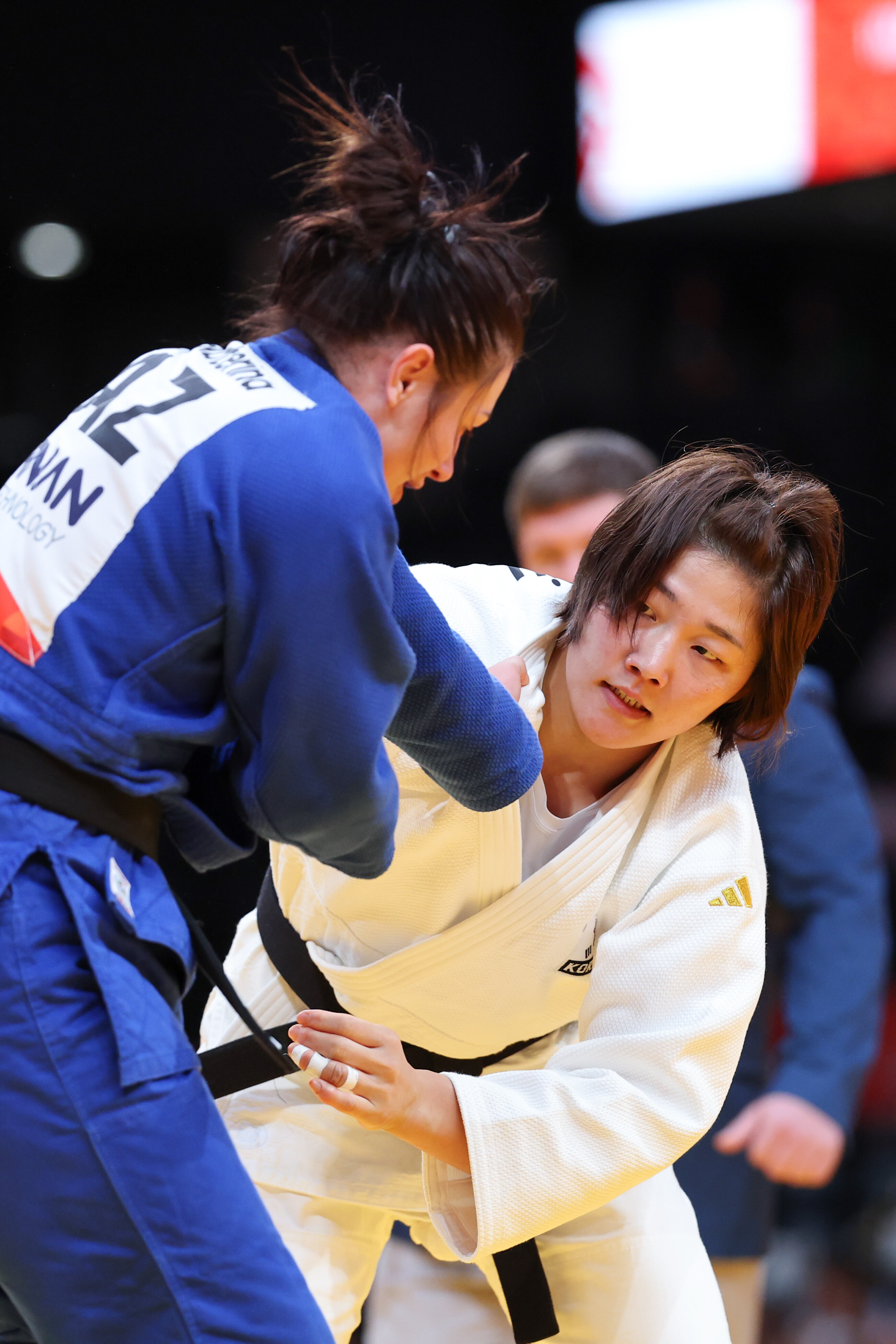 ▲ 김민주(사진 오른쪽)는 2일 일본 나고야 아이치 인터내셔널 아레나에서 열린 대회 유도 여자 78㎏급 준결승에서 아쿨리나 샤예브를 유효승으로 꺾었다. ⓒ연합뉴스