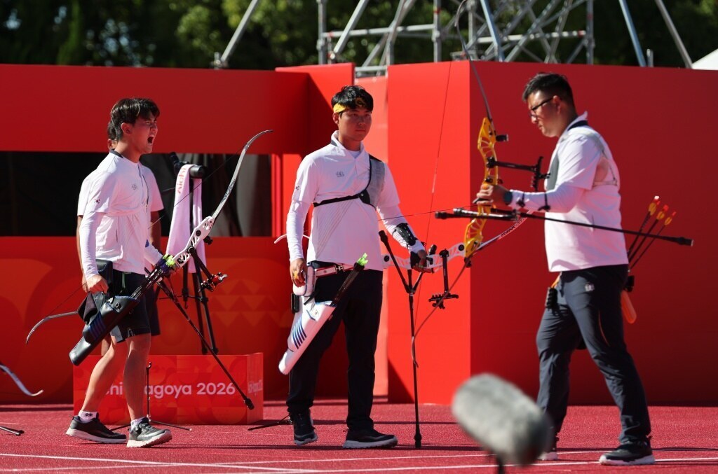 ▲ 김우진, 이우석, 김제덕으로 구성된 한국 남자 리커브 대표팀은 2일 일본 아이치현 오카자키 중앙종합공원 다목적광장에서 열린 2026 아이치·나고야 아시안게임 양궁 리커브 남자 단체전 결승에서 인도를 세트 스코어 5-1로 꺾고 금메달을 목에 걸었다. ⓒ연합뉴스