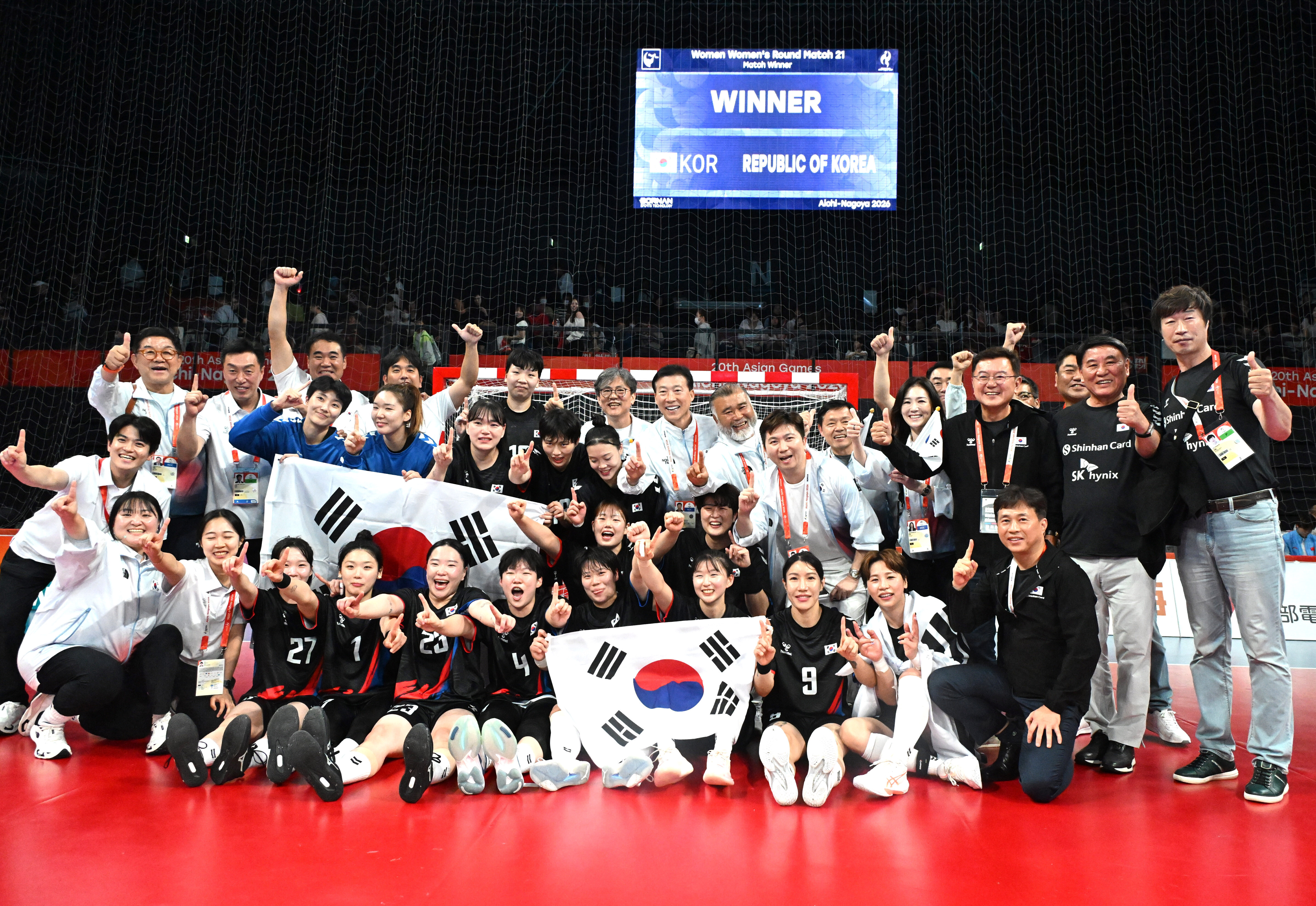 ▲ 2026 아이치-나고야 아시안게임에서 광폭 스포츠 외교에 나선 유승민 대한체육회 회장, 우리 선수들을 챙기는 것도 잊지 않았다. 안세영, 허미미. 박혜정, 여자 핸드볼대표팀 등을 격려했다. ⓒ대한체육회