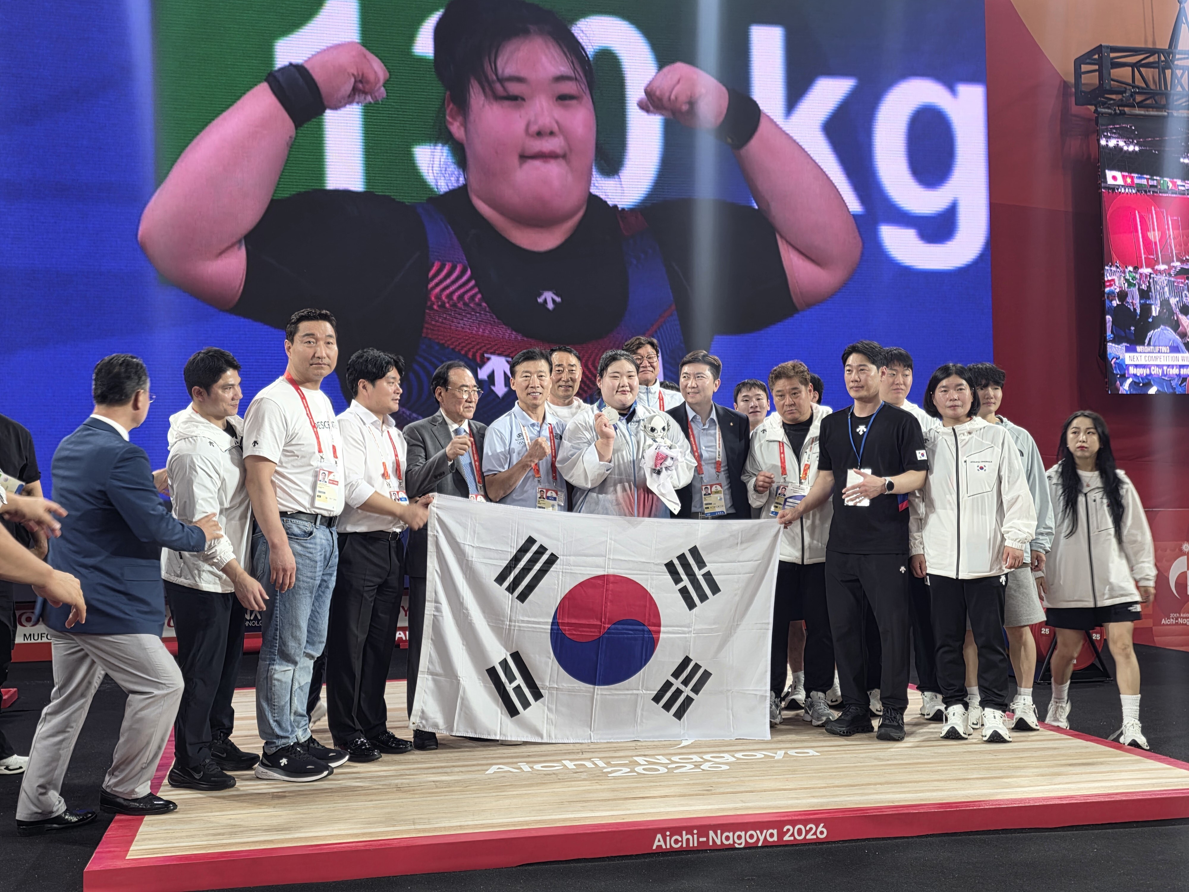 ▲ 2026 아이치-나고야 아시안게임에서 광폭 스포츠 외교에 나선 유승민 대한체육회 회장, 우리 선수들을 챙기는 것도 잊지 않았다. 안세영, 허미미. 박혜정, 여자 핸드볼대표팀 등을 격려했다. ⓒ대한체육회