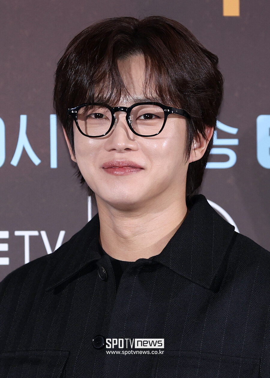 [포토S] 김민석, '안경이 잘 어울려'