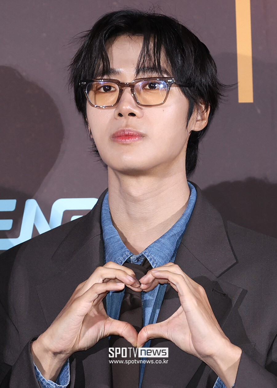 [포토S] 추영우, '하트 받으세요'