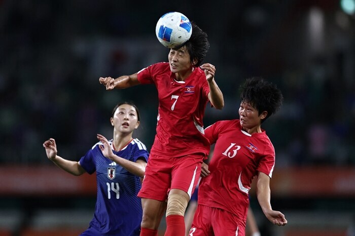 ▲ 북한 여자 축구대표팀이 아이치 나고야 아시안게임 일본과의 결승에서 승부차기 끝에 패했다. 12년 만의 금메달을 노렸으나 일본의 3연패를 막지 못했다. ⓒ 연합뉴스/REUTERS