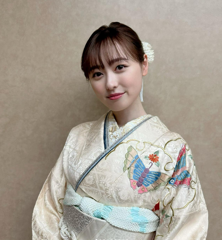 [오피셜] '생각지도 못한 경사' 이강인 절친 깜짝 발표...일본 '미녀' 인기 여배우와 결혼 소식 전해 "열애 소문도 없었다"
