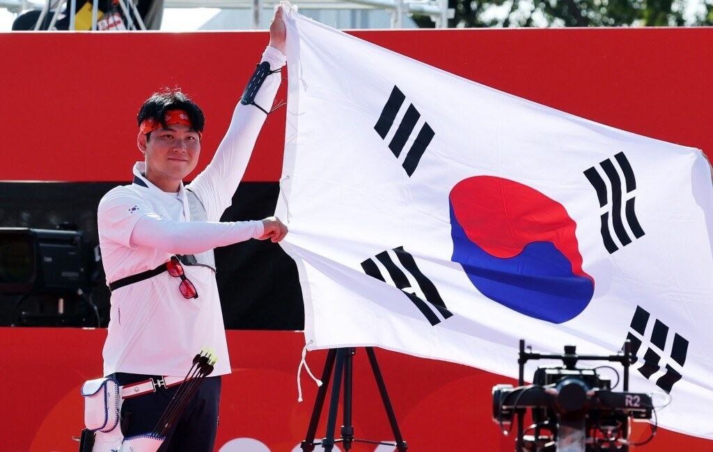 "아빠 한 발만 더 도와줘" 힘들 때마다 되새긴 와이프와 아기 이름...이우석, '은→동→금' 개인전 마지막 퍼즐 완성