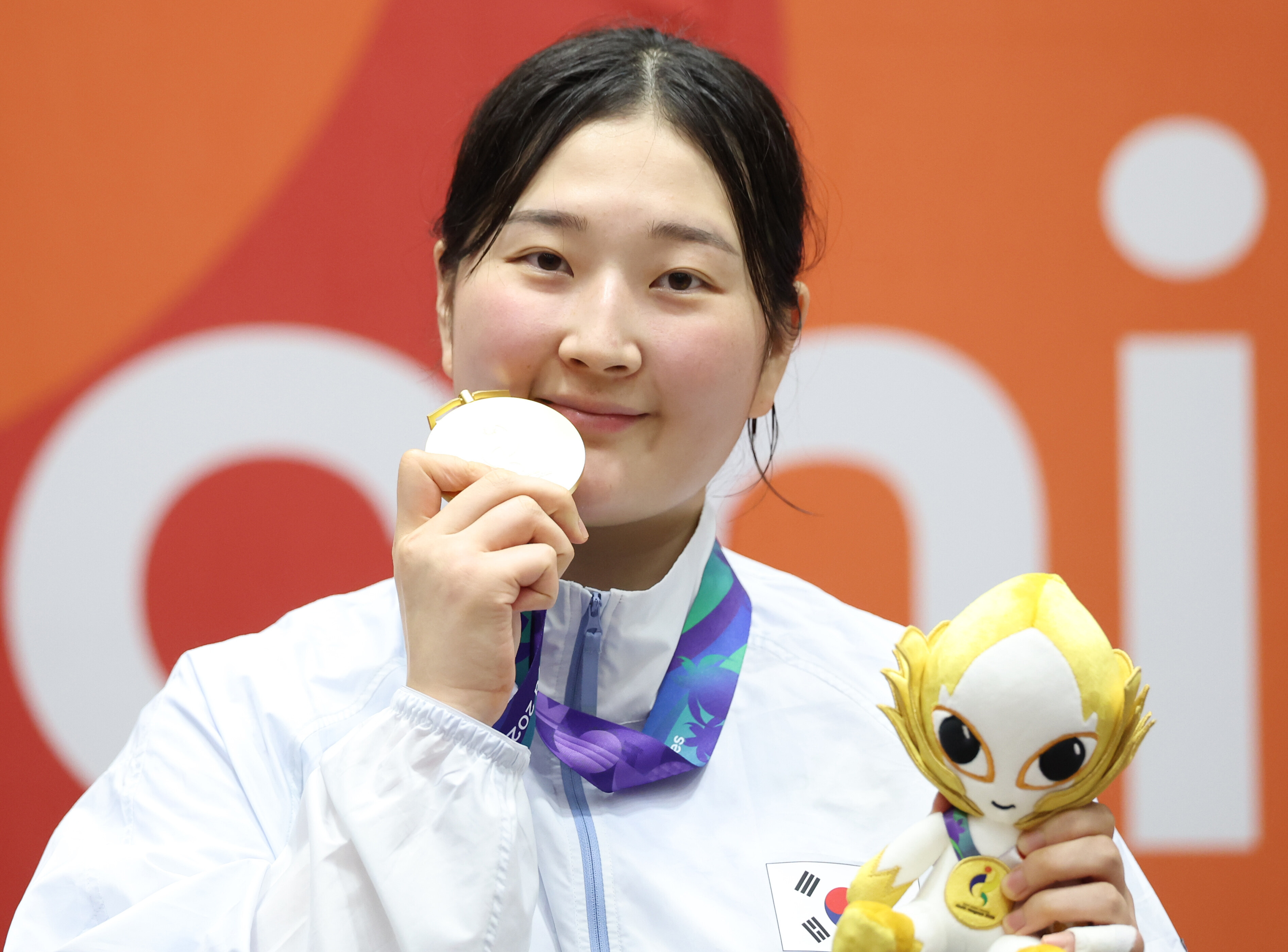 '중학교 때까지 金 0개→아시아 챔피언' 25세 송다빈이 쓴 대반전…韓 태권도 노골드 위기 구원한 '대기만성 파이터' 등극 "40년 금맥 지켜 기뻐요"